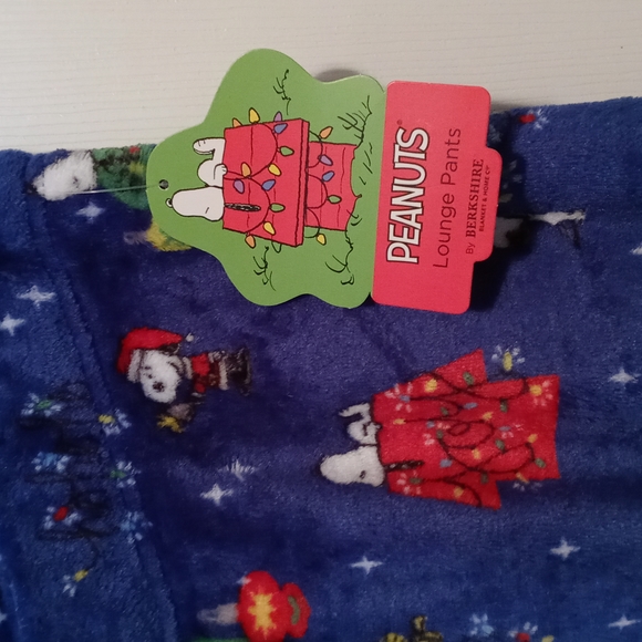 Christmas Snoopy lounging pants - Picture 3 of 5